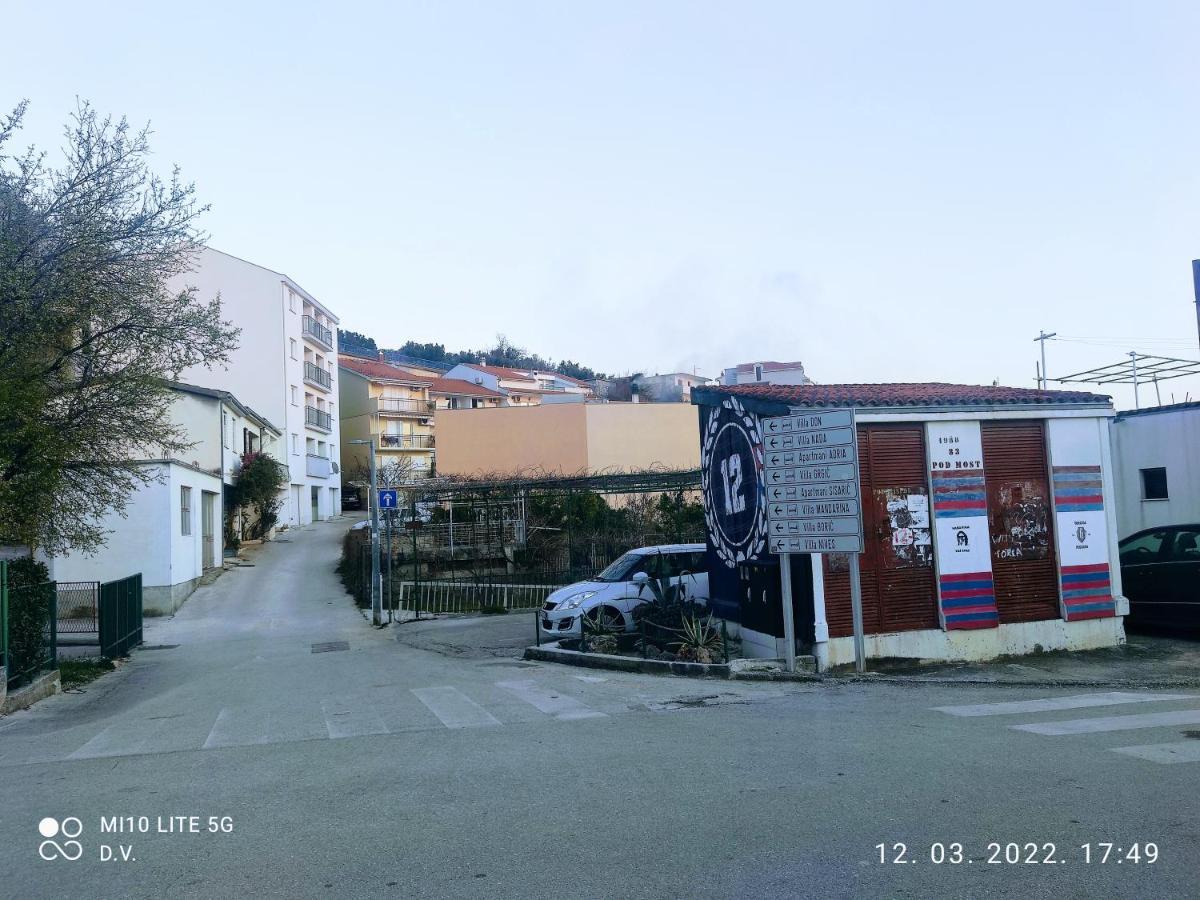 Apartmani Daniela พอดโกรา ภายนอก รูปภาพ