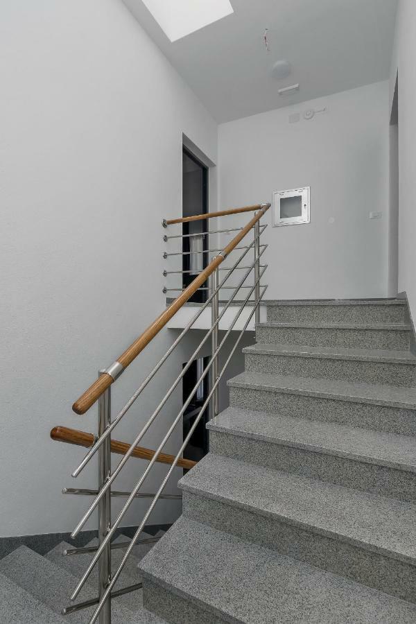 Apartmani Daniela พอดโกรา ภายนอก รูปภาพ