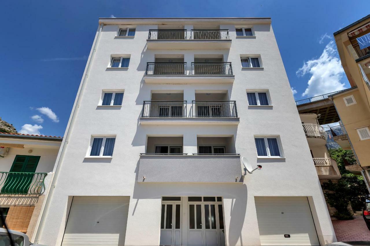Apartmani Daniela พอดโกรา ภายนอก รูปภาพ