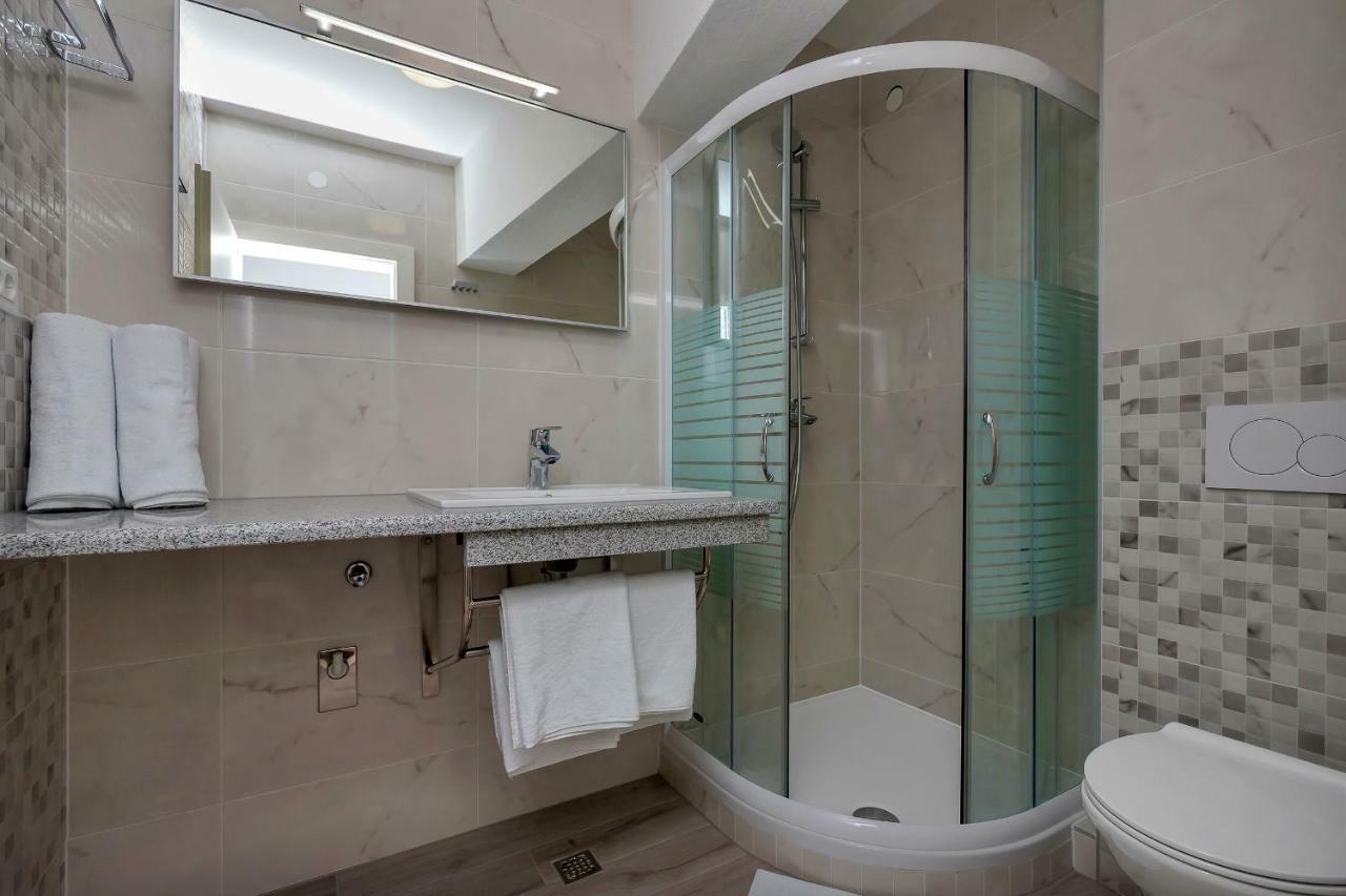 Apartmani Daniela พอดโกรา ภายนอก รูปภาพ