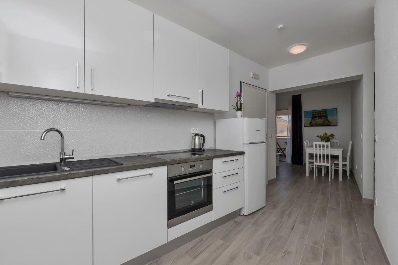 Apartmani Daniela พอดโกรา ภายนอก รูปภาพ